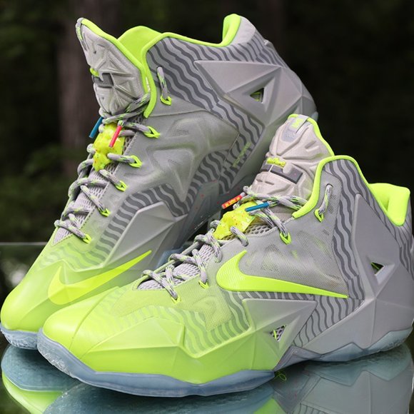 Nike LeBron 11 Maison Luster Volt - Picture 4 of 16